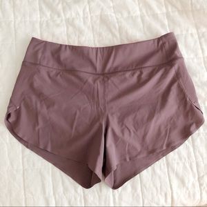 Athleta run with it 3.5” shorts size Medium